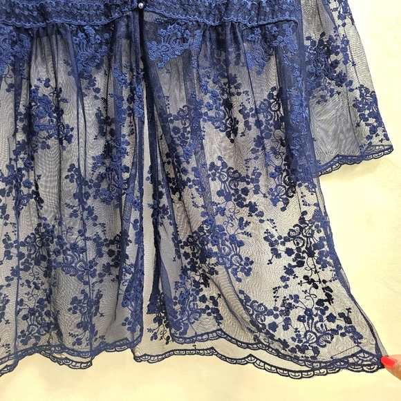 Feminine Lace Coverup Wrap, Special Event, Poolside & Resort Wear, Size Large. - Picture 10 of 11